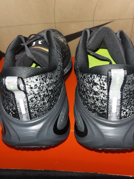 NEW Nike Vomero Plus \'Anthracite Black Oatmeal\' IM6776-060 Men’s Size 10 main image 4